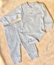 Load image into Gallery viewer, Comfy Basic Set (romper &amp; broekje) - MiniMidi
